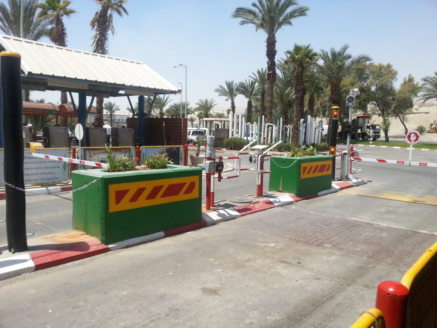 SLIDING CONSOLE SECURITY GATES Concrete Barriers
