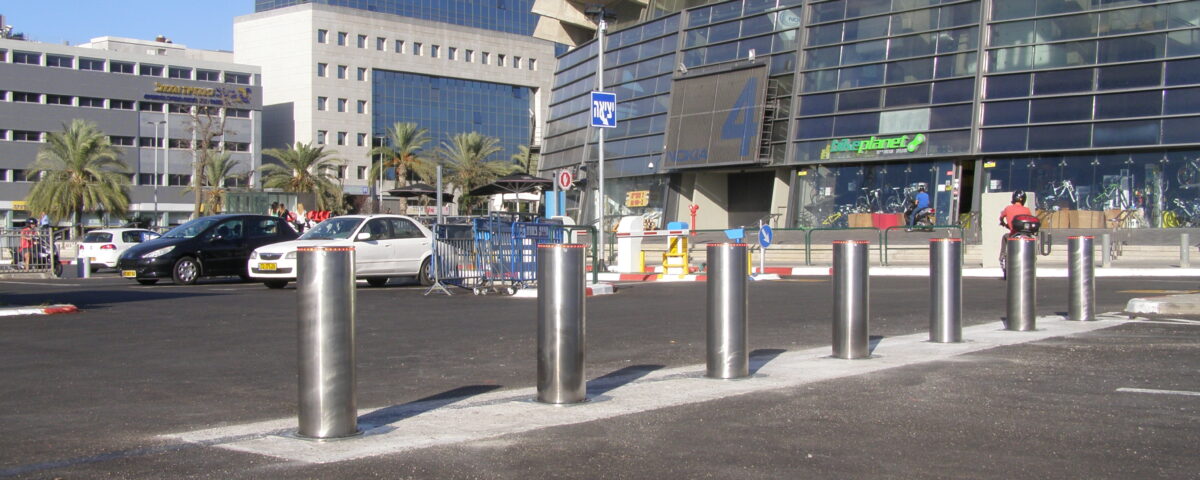 bollard with an electrical actuator