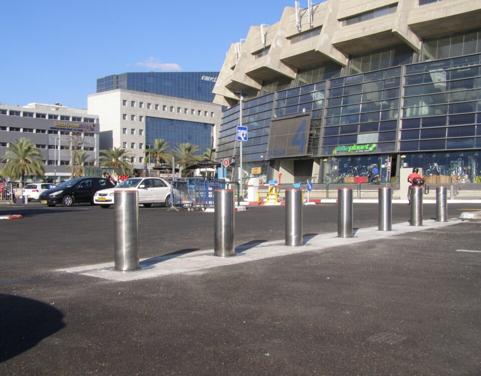 bollard with an electrical actuator